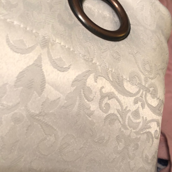 Curtain Lot - Picture 5 of 15